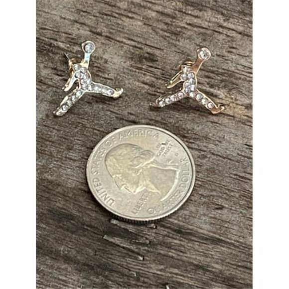 NEW MICHAEL JORDAN GOLD - PLATED PAIR STUD EARRINGS CLEAR JUMPMAN JUMP MAN - Picture 2 of 6